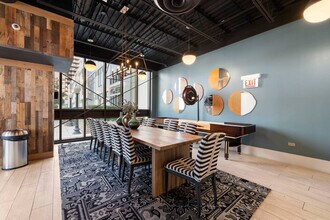 660 W Wayman St in Chicago, IL - Building Photo - Building Photo