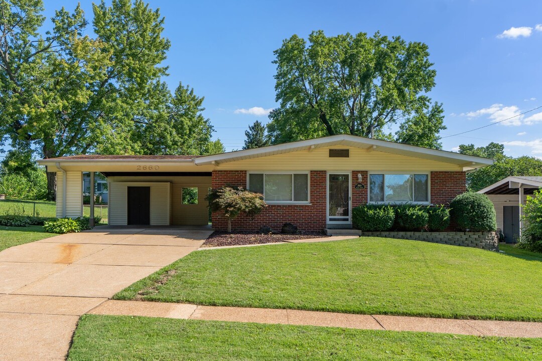 2660 Belair Terrace in Florissant, MO - Foto de edificio