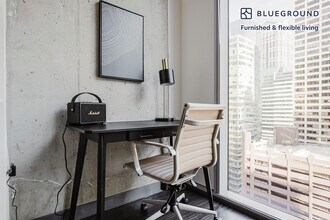 215 W Lake St in Chicago, IL - Building Photo - Building Photo