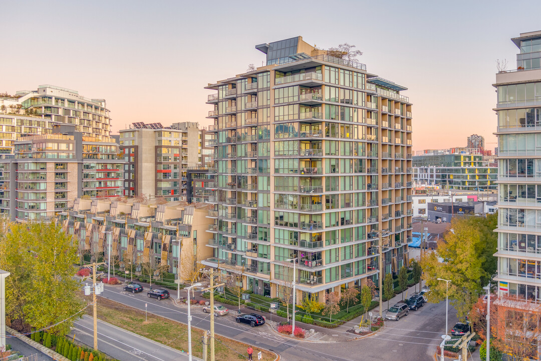 James in Vancouver, BC - Building Photo