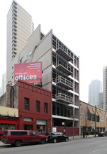 747 N Clark St in Chicago, IL - Building Photo - Building Photo