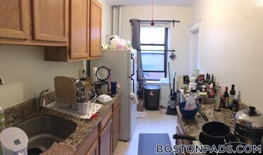 349 Pleasant St in Malden, MA - Building Photo - Building Photo