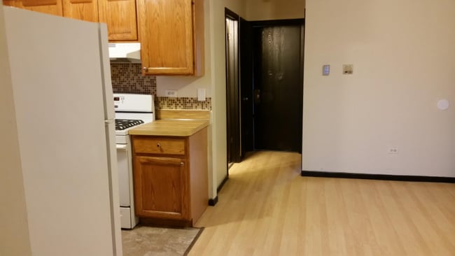 7718 Wildwood Ct in Darien, IL - Building Photo - Building Photo