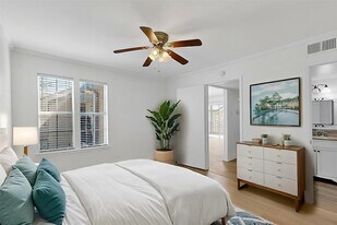 5300 Keller Springs Rd, Unit 2062 in Dallas, TX - Building Photo