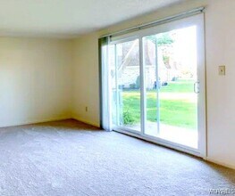 4 Chestnut Ridge Ln in Buffalo, NY - Building Photo - Building Photo