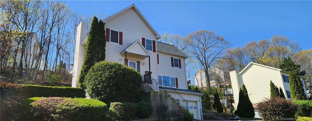30 Basking Brook Rd in Shelton, CT - Building Photo