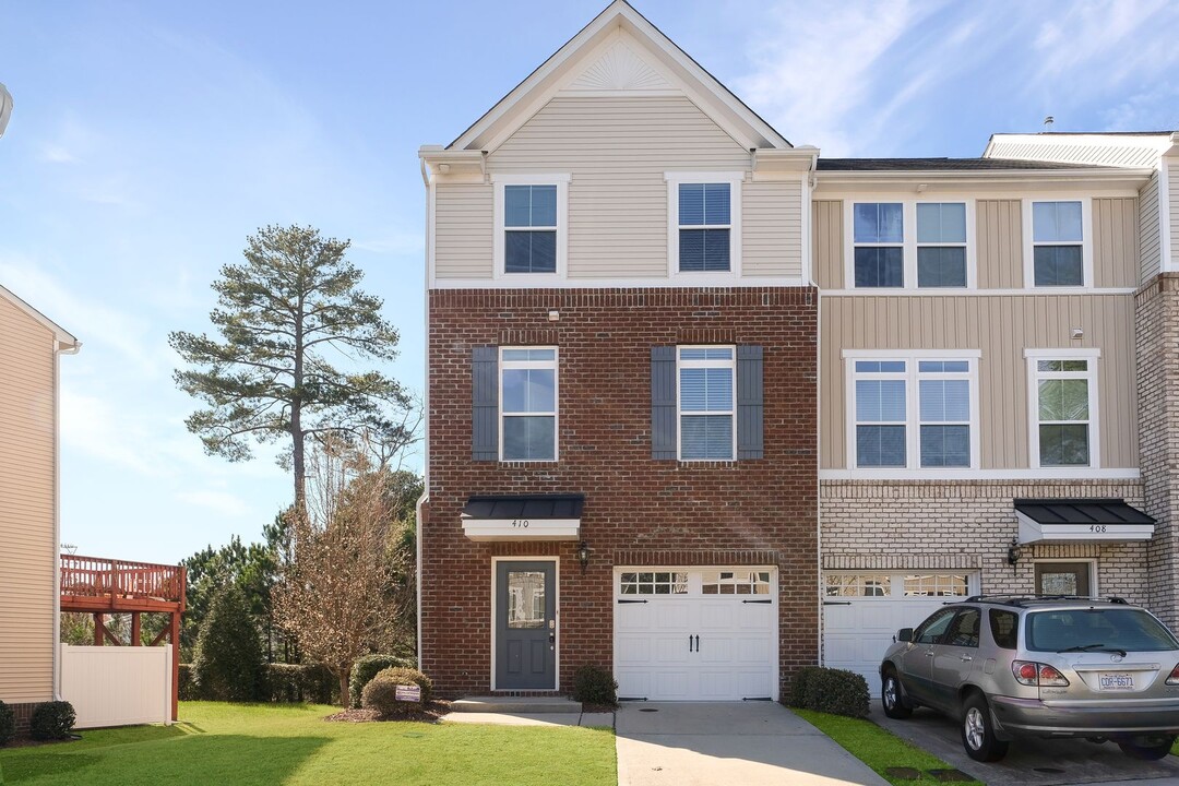 410 Berry Chase Way in Cary, NC - Building Photo