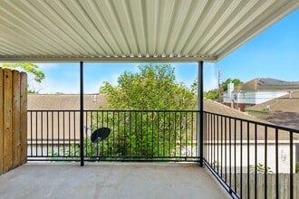 Hollock Square in Houston, TX - Building Photo - Building Photo