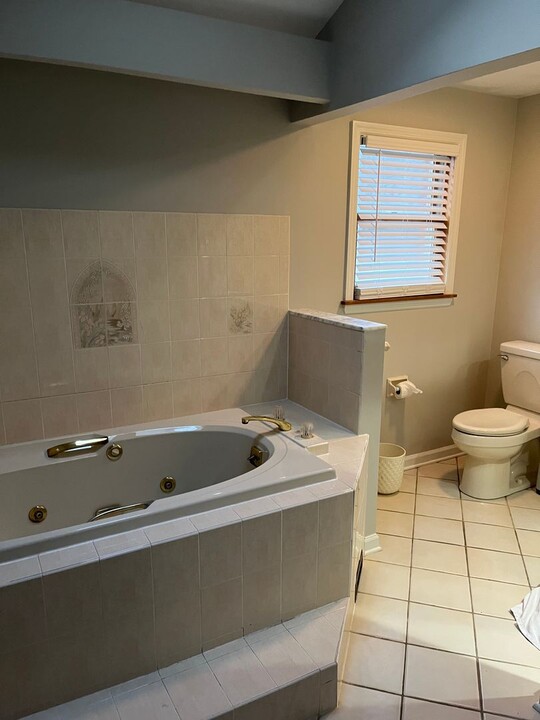 1504 Oak St in Oakmont, PA - Building Photo