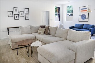 1221 NW 45th St in Miami, FL - Building Photo - Building Photo