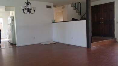 10123 Hanna Ave in Chatsworth, CA - Building Photo - Building Photo