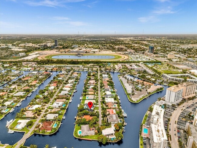 413 Tamarind Dr in Hallandale Beach, FL - Building Photo - Building Photo