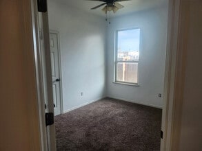 332 N Bronco Way in Mustang, OK - Building Photo - Building Photo