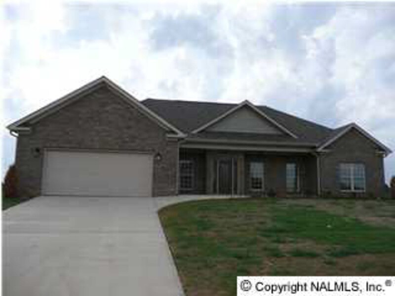 132 Meadow Ridge Dr in Hazel Green, AL - Building Photo