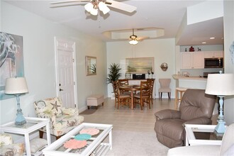 3940 Pomodoro Cir-Unit -302 in Cape Coral, FL - Foto de edificio - Building Photo