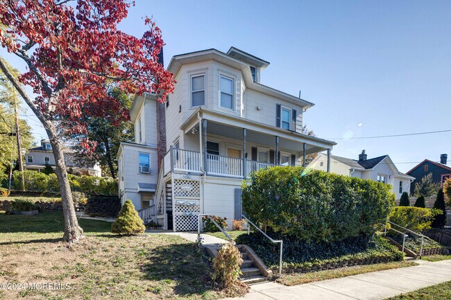 50 4th Ave-Unit -Apt B in Atlantic Highlands, NJ - Foto de edificio - Building Photo
