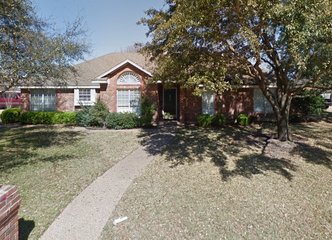 property at 912 Regina Dr