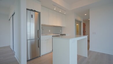 1660-1660 Bloor St W in Toronto, ON - Building Photo - Building Photo