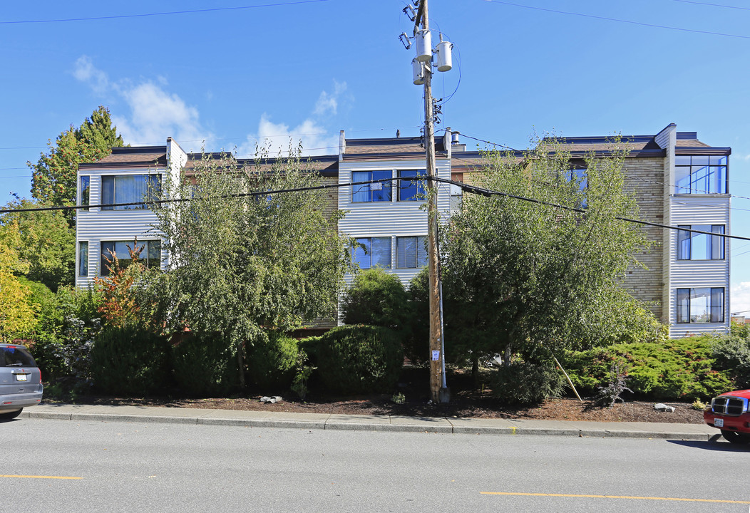 Wiltshire House in White Rock, BC - Building Photo