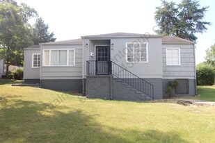 500 Seminole Dr in Fairfield, AL - Building Photo