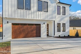 7826 S Northshore Dr in Knoxville, TN - Foto de edificio - Building Photo