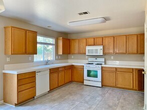 2821 Valley View Rd in Hollister, CA - Building Photo - Building Photo