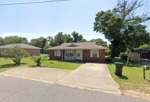 1525 N J St in Pensacola, FL - Building Photo