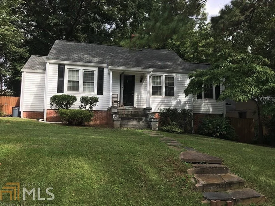 127 Victory Dr SE in Marietta, GA - Building Photo