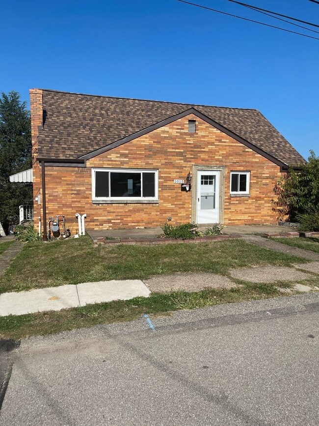 property at 1015 Pleasant Ave