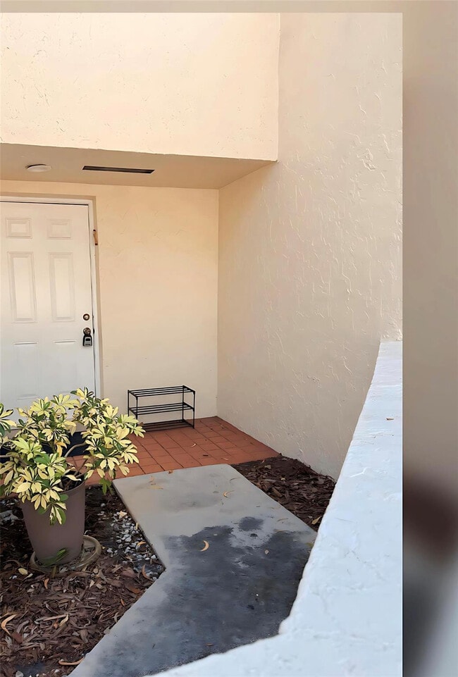 8014 NW 15th Manor in Plantation, FL - Building Photo - Building Photo