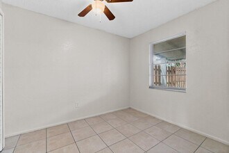 4905 Gulfstream Rd in Lake Worth Beach, FL - Building Photo - Building Photo