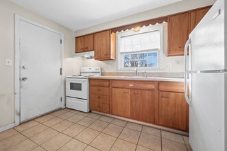 67 Oak St, Unit 43 in Manchester, CT - Foto de edificio - Building Photo