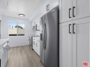 7949 Selma Ave, Unit 108 in Los Angeles, CA - Building Photo - Building Photo