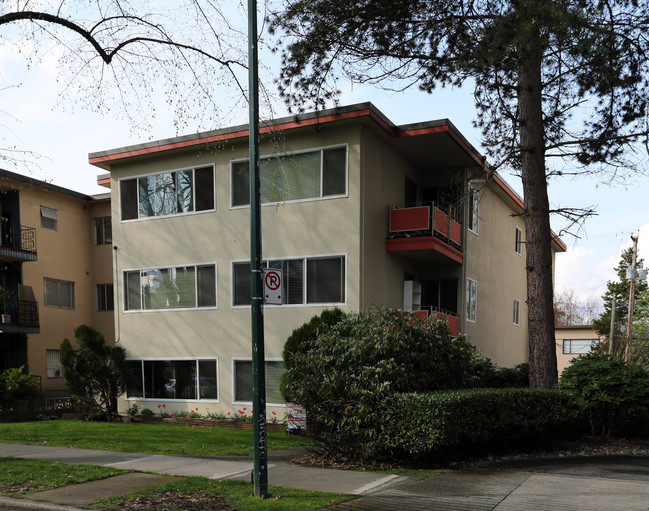 1355 W 13th Ave in Vancouver, BC - Building Photo - Primary Photo