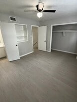 5220 Weber Rd, Unit G-101 in Corpus Christi, TX - Building Photo
