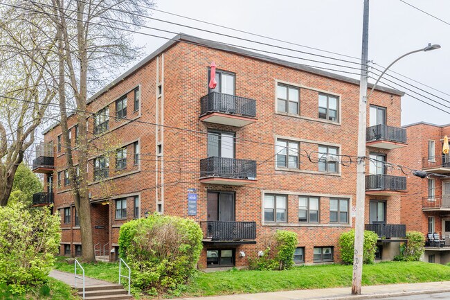 4550 Grand Blvd in Montréal, QC - Building Photo - Building Photo