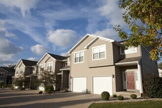 The Villa Apartments in Peoria, IL - Foto de edificio - Building Photo