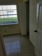 1025 Twin Lakes Dr-Unit -28-A in Coral Springs, FL - Foto de edificio - Building Photo