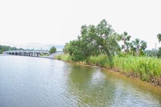 300 Bayou Blvd in Pensacola, FL - Building Photo - Building Photo
