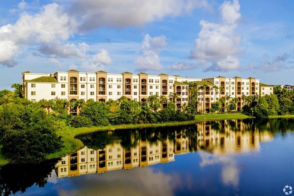 Vizcaya Lakes in Boynton Beach, FL - Foto de edificio