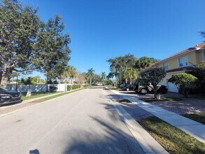 303 Seminole Palms Dr in Greenacres, FL - Building Photo - Building Photo