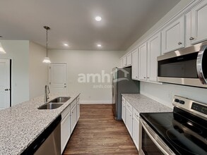 1033 Bluewater Dr in Nashville, TN - Foto de edificio - Building Photo