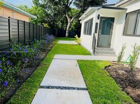 3764 SW 27th Ln in Miami, FL - Building Photo