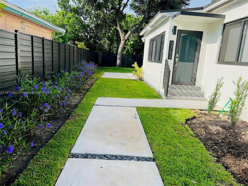 3764 SW 27th Ln in Miami, FL - Building Photo