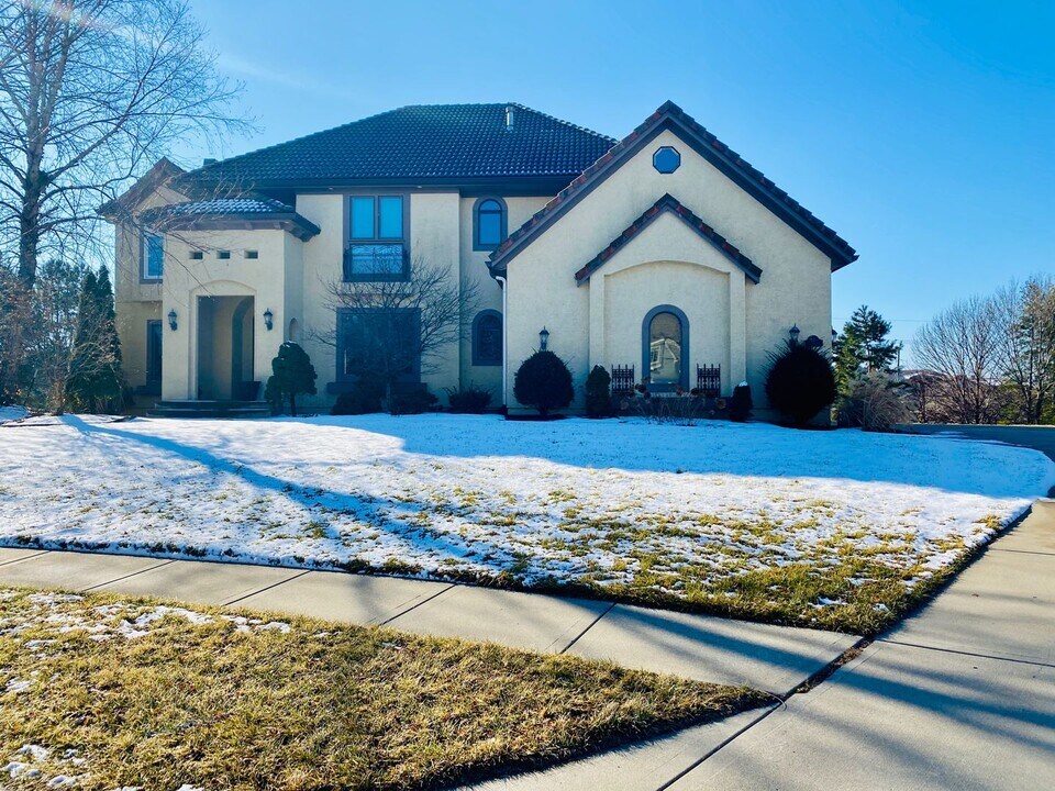 5183 W 150th Pl in Overland Park, KS - Foto de edificio