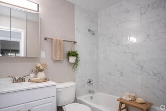 Serenity Village in Liverpool, NY - Foto de edificio - Building Photo