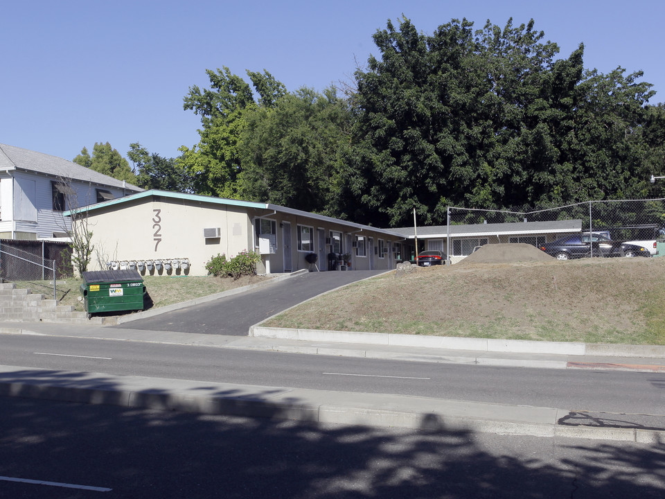 327 5th St in West Sacramento, CA - Building Photo