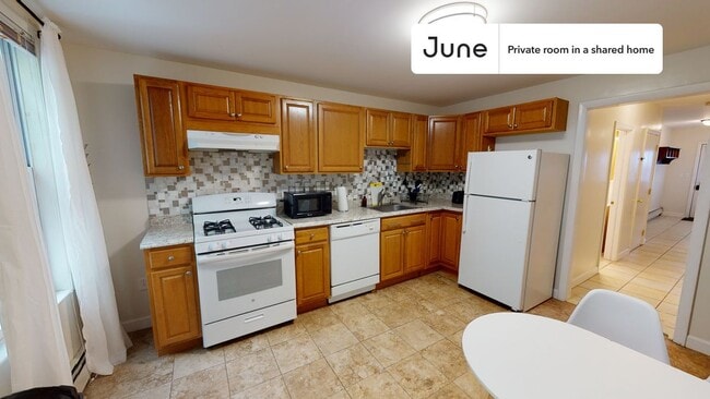 Room in Shared 3 bed/1 bath home, Unit C in Boston, MA - Building Photo - Building Photo