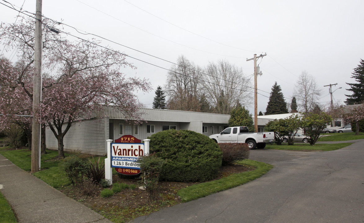 Vanrich Apartments in Forest Grove, OR - Building Photo