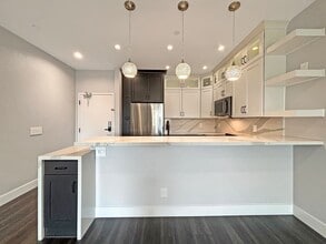 2445 Brant St in San Diego, CA - Building Photo - Building Photo